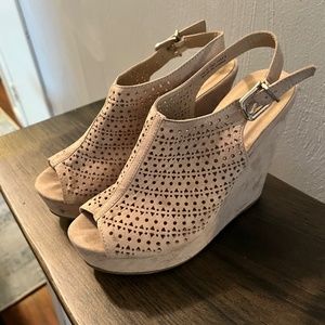 Nude wedges